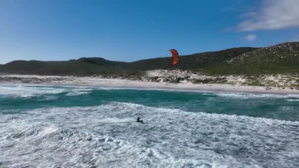 Person Kitesurfing Dangerous Powerful Waves Jumps High Sky — Vídeo de Stock