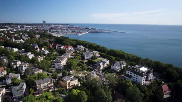 Aerial Wide Shot Beautiful Luxury Buildings Trees Boulevard Gdynia Seaview — Stock video