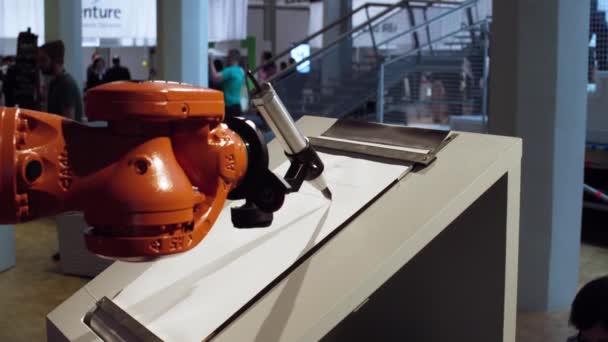 Big Orange Robotic Arm Attached Pen Writing Some Text Piece — Vídeo de Stock