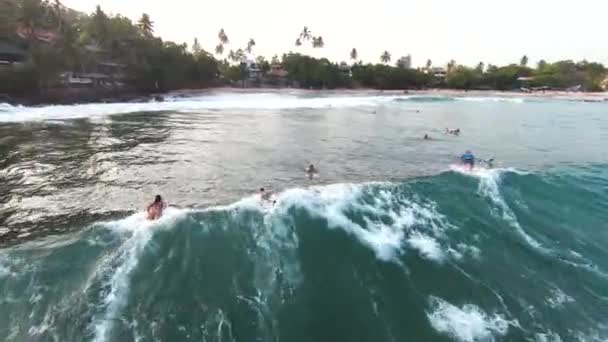 Tracking Shot Surfers Riding Fast Wave Beautiful Summer Day Sri — Stock videók