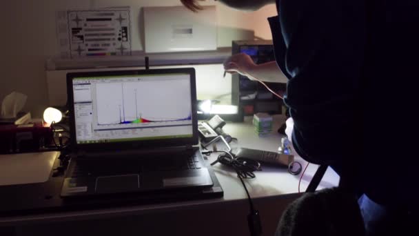 Using Photometer Measure Brightness Single Led Lightbulb — Stok video