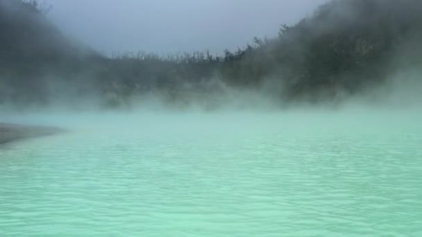 Spooky Landscape Steam Rising Green Sulfur Lake Kawah Putih Volcano — Vídeo de Stock