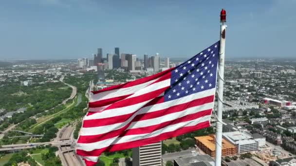 Proud American Theme Houston Texas City Skyline Aerial Orbit Windy — 图库视频影像