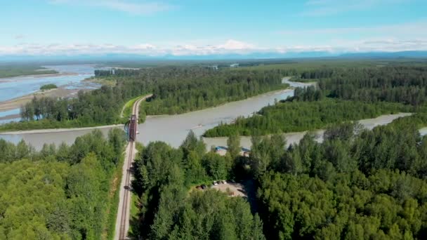 Drone Video Alaska Railroad Train Trestle Деналі Відстані Протягом Літа — стокове відео