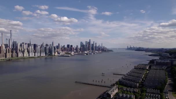 Aerial View Overlooking West New York Coastline Manhattan Background Sunny — 图库视频影像