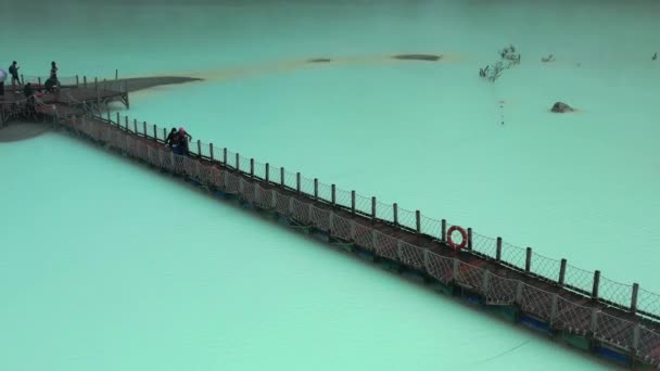 People Walking Extreme Bridge Sulfur Lake Kawah Putih Bandung Aerial — Video Stock