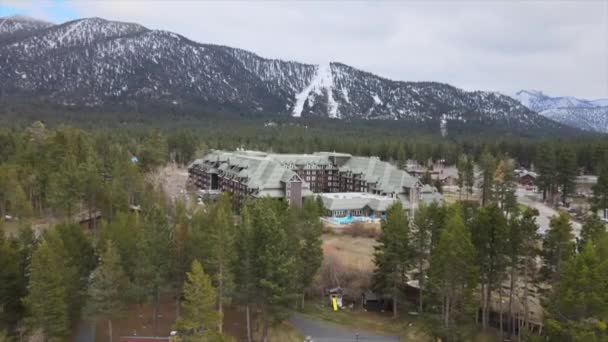 Aerial View Luxury Lake Tahoe Vacation Resort Building Winter Season — Vídeos de Stock