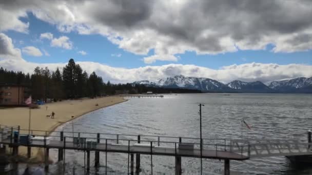 Drone Reversing Flight Lake Tahoe Shoreline Winter Season Sierra Nevada — Vídeo de Stock