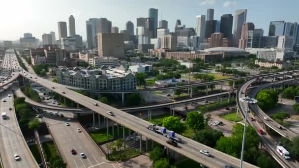 Aerial Pullback Reveal Downtown Houston Texas Skyline Interstate Traffic Freeway — Stock video