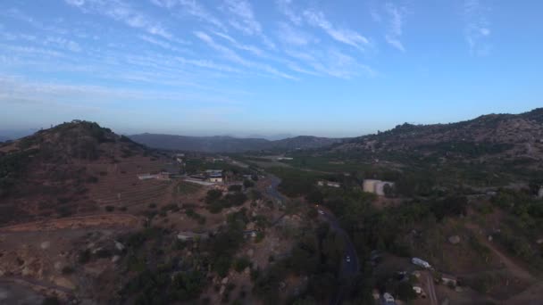 Cars Driving Road Mountain Farms Escondido Valley Aerial Drone Footage — Vídeo de stock