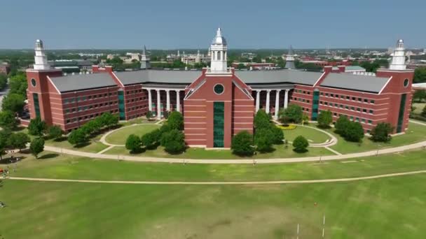 Rising Aerial Reveal College Building Baylor University Waco Texas — Vídeo de Stock