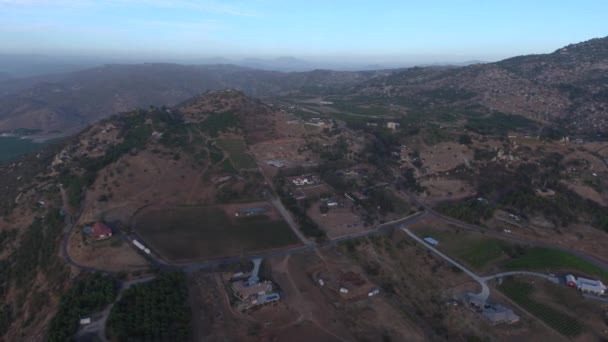 Amazing Aerial Shot Valley Farms Vineyards Homes Εικονική Κινηματογραφική Εναέρια — Αρχείο Βίντεο