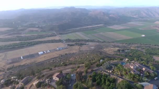 Vistas Épicas Vale Escondido Incluindo Fazendas Vinhedos Drone Aéreo Icônico — Vídeo de Stock