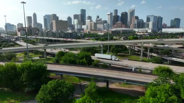 Houston Texas Skyline Rising Aerial Reveals Skyline Rush Hour — Stock video