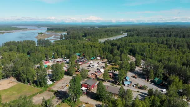 Drone Video Downtown Talkeetna Susitna River Denali Mountain Distance Sunny — Wideo stockowe