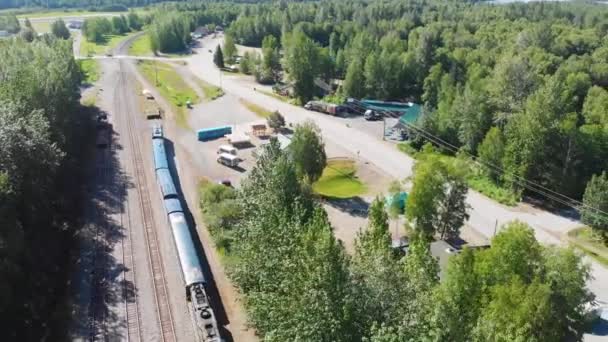 Drone Video Alaska Railroad Train Station Talkeetna Alaska Sunny Summer — Vídeo de Stock