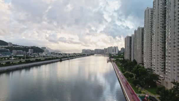 Aerial Riser Shing Mun River Reveals Modern Shatin Neighbourhood Hong — Stock video