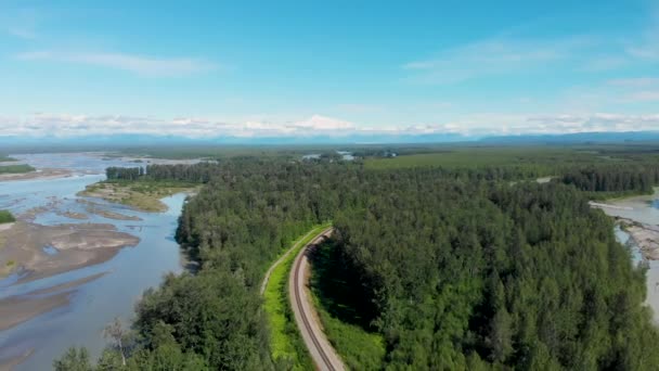 Drone Video Alaska Railroad Train Track Denali Distance Summer — стоковое видео