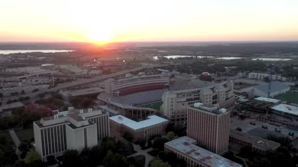 University Nebraska Cornhuskers Memorial Football Stadium Sunset Drone Video Moving — Stok video