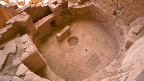 Looking Ancestral Puebloan Kiva Long House Mesa Verde National Park — стоковое видео