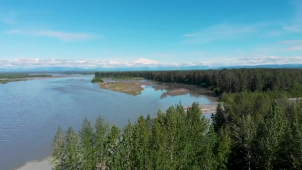 Drone Video Susitna River Denali Mountain Distance Alaska Summer Day — Vídeo de stock