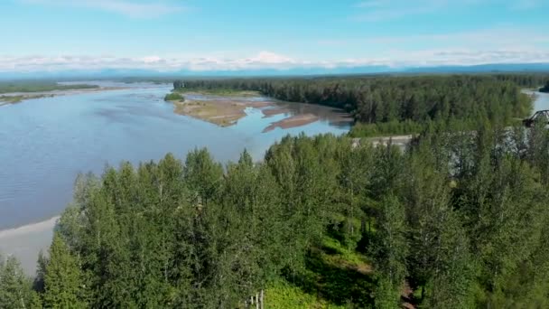 Drone Video Susitna River Denali Mountain Distance Alaska Summer Day — 图库视频影像