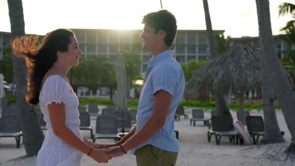 Happy Young Couple Hold Hands Beach White Sand Beach Chair — Vídeo de Stock