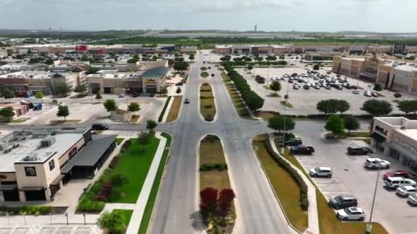 Zoom Out Huge Texas Service Plaza Businesses Stores Restaurants Busy — Vídeo de stock