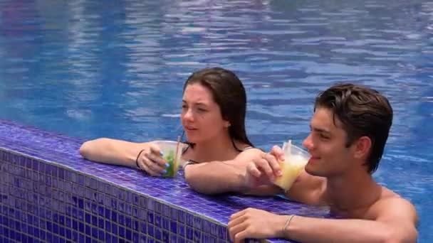 Underage Teen Couple Drinking Cocktails Pool All Inclusive Resort Honeymoon — Wideo stockowe