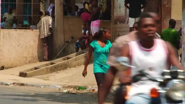 Two Women Walking City Street African Island Nation Sao Tome — ストック動画