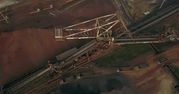 Aerial View Stacker Reclaimer Paradip Port Stockpile Iron Ore — Vídeo de Stock