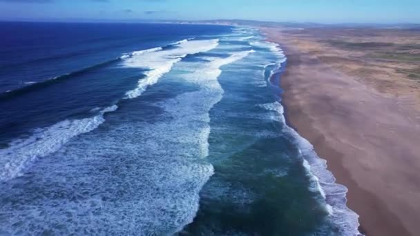 Нисходящий Наклон Над Пляжем Северной Калифорнии — стоковое видео