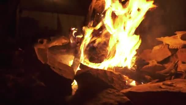 Sliding Shot Fire Burning Pit Hunting Trip Drying Out — Vídeo de stock