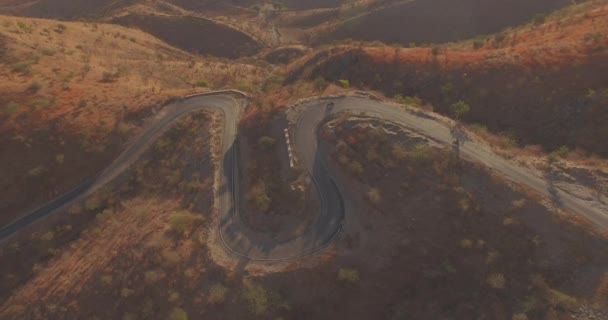 Udaipur Yakınlarındaki Rayta Tepelerinde Bir Ghat Yolunun Virajlarında Yokuş Aşağı — Stok video