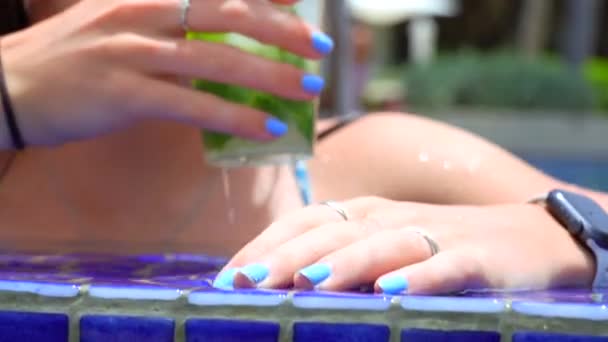 Close Teenage Girl Drinking Frozen Mojito Lime Swimming Pool Alcohol — Videoclip de stoc