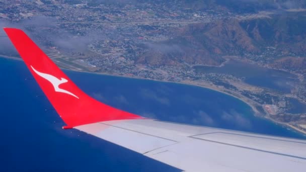 Qantas Plane Kangaroo Logo Wing Flight Arriving Dili Timor Leste — Stok video
