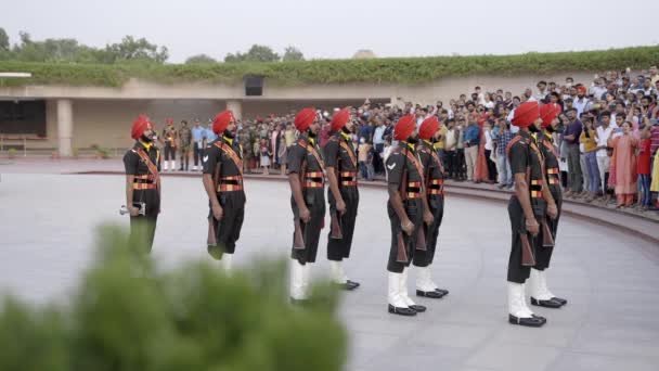 Uniformed Soldier Men National War Memorial New Delhi India Slow — Stockvideo