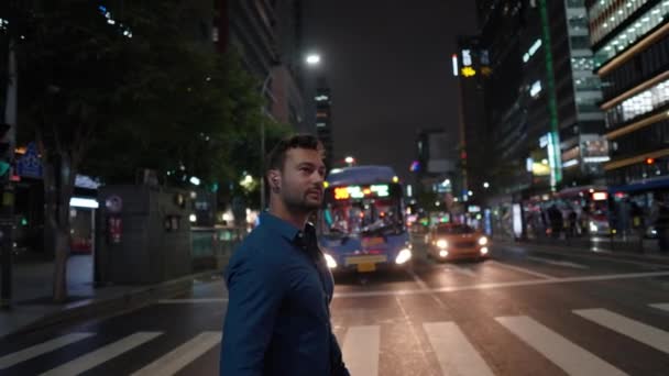 Man Umbrella Walking Crosswalk Crossing Big Seoul City Street Gangnam — Stock Video
