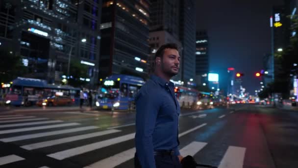 Tracking Shot Man Walks Crosswalk Night Seoul — Vídeo de Stock