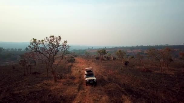 Tourists Riding Vehicle Rugged Road Wilderness Murchison Falls National Park — Wideo stockowe