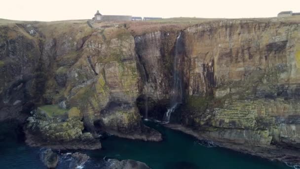 Drone Shot Cliffs Waterfall Whaligoe Scotland — Vídeo de Stock