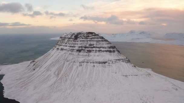 Aerial View Icy Mountain Fjord Background Sunset Evening Kirkjufell Mountain — 비디오