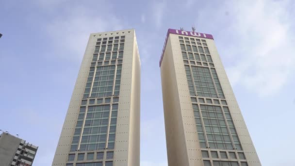 Tilt Shot Facing Casablanca Twin Center Πύργους Πριν Από Ηλιοβασίλεμα — Αρχείο Βίντεο