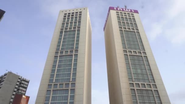 Slow Tilt Shot Facing Casablanca Twin Center Towers Sunset Low — Vídeo de stock