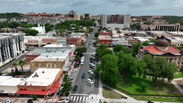 Wide Aerial Downtown San Marcos Texas Hays County Courthouse State — 비디오