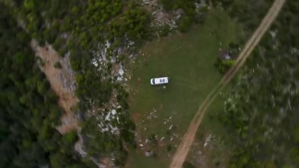 Overhead Top View Rotating Moving Camper Van Holidays Concept — Vídeo de Stock