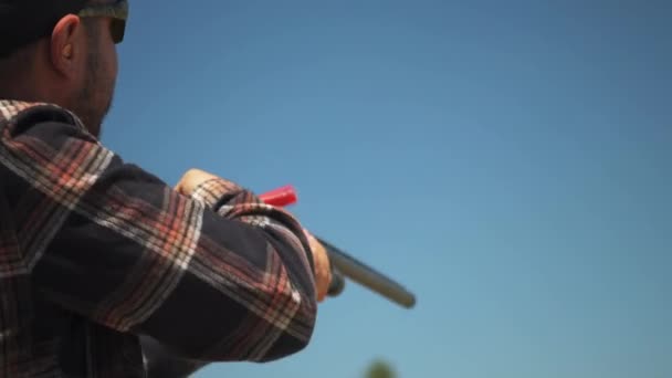 Sporting Clay Shooting Requires Fast Aim Good Eye Quail Hunting — Videoclip de stoc