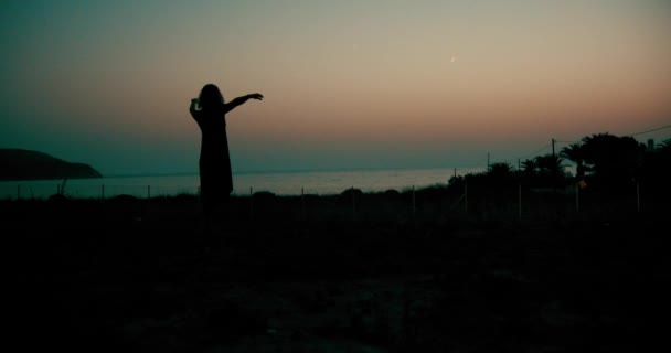 Slow Motion Shot Silhouette Woman Dancing Close Sea Sunset Moon — Αρχείο Βίντεο