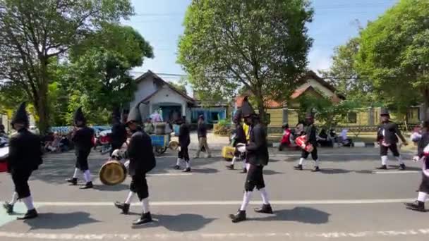 Rows Royal Soldiers Bregodo Parade Historic Costumes Celebration Founding City — Vídeo de Stock