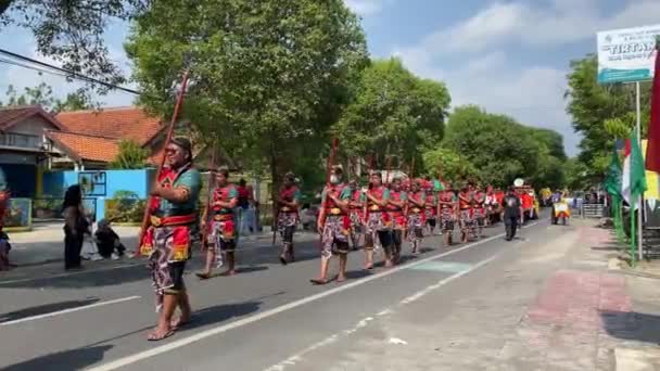 Parade Royal Soldiers Bregodo Historical Costumes Celebration Founding City Bantul — Vídeo de stock